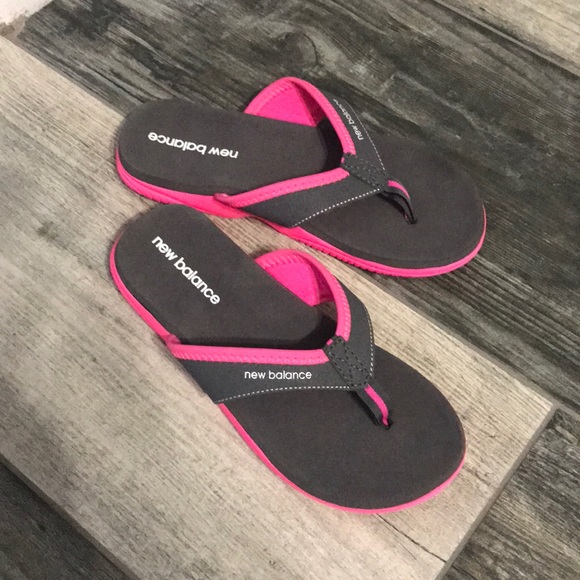 new balance ladies flip flops